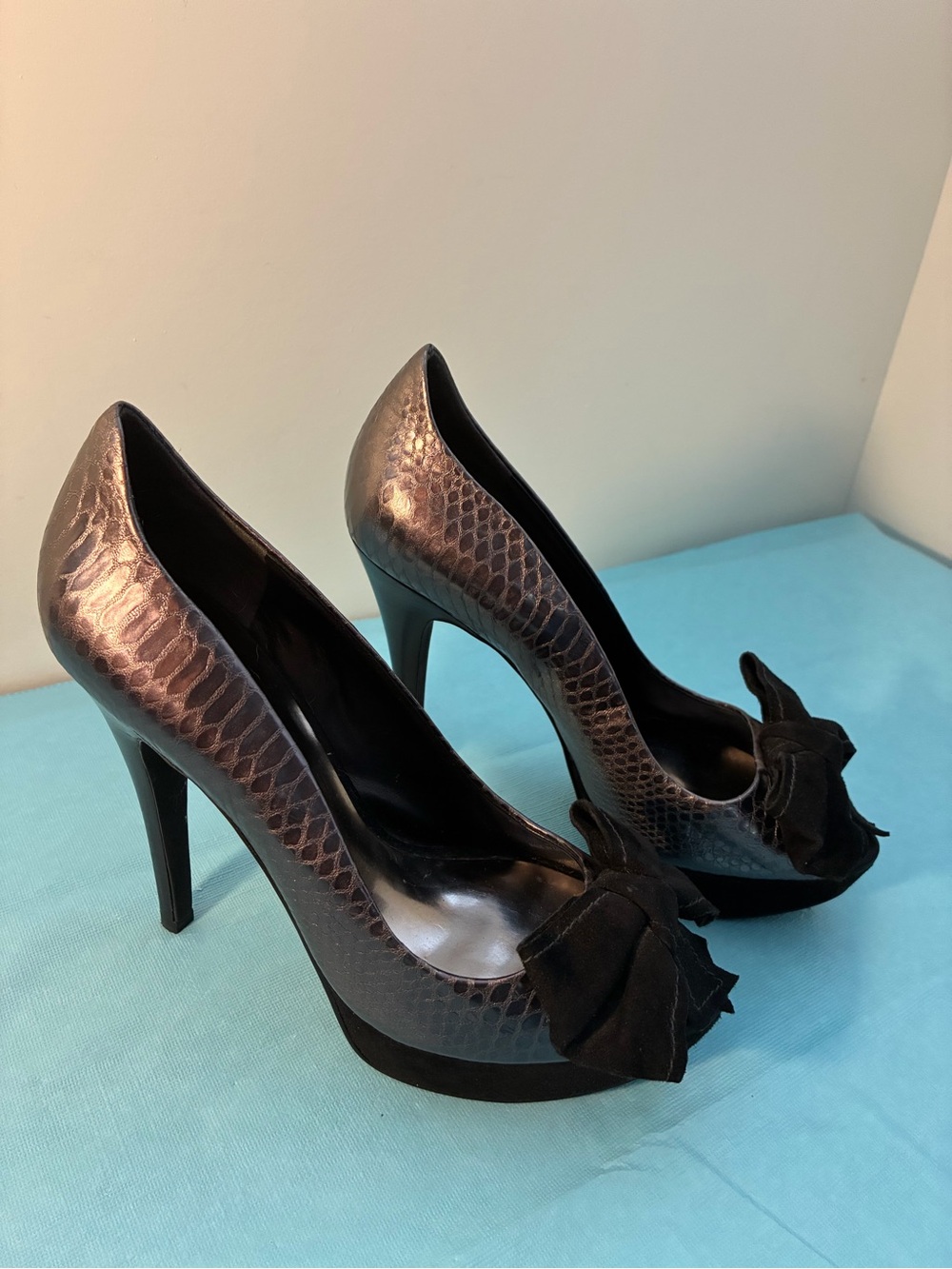 GUESS BY MARCIANO Metallic Grey and Black Stilettos Size 8M
